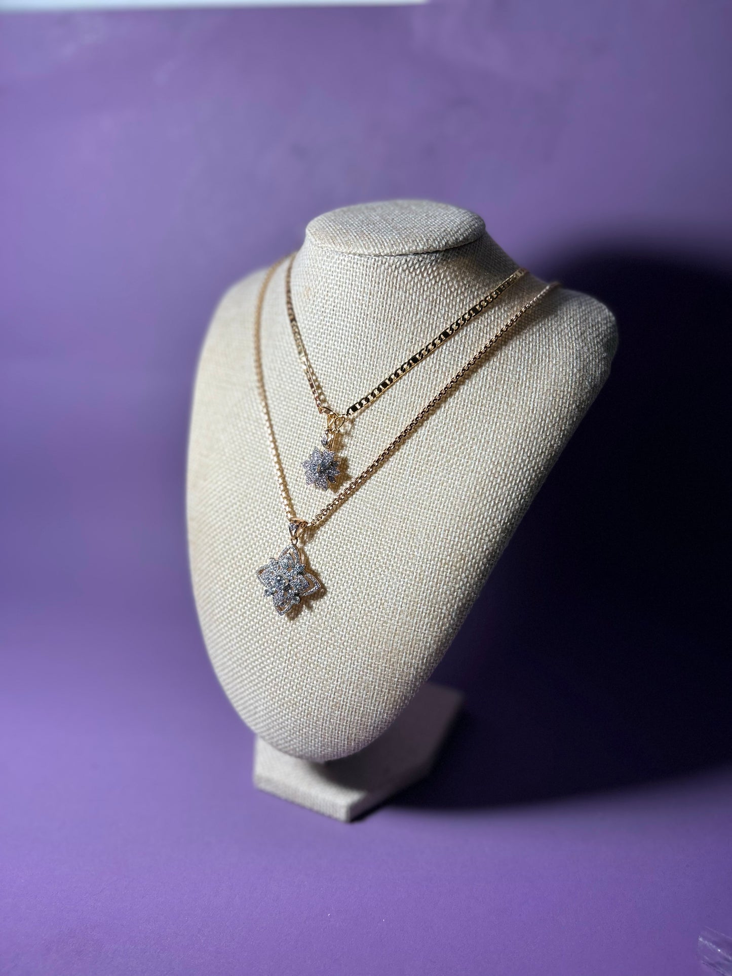 Betty pendant