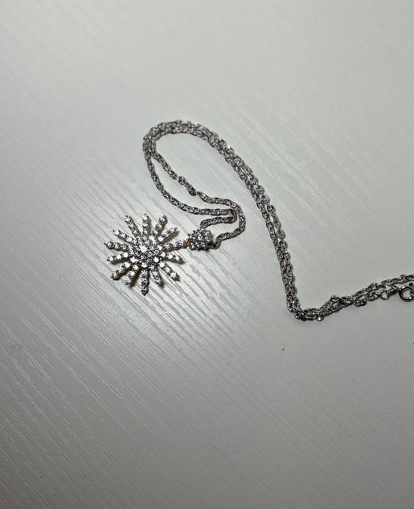 Lucy pendant