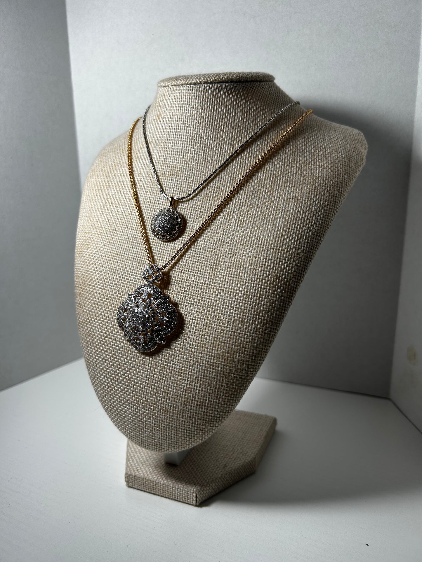 Reyna pendant