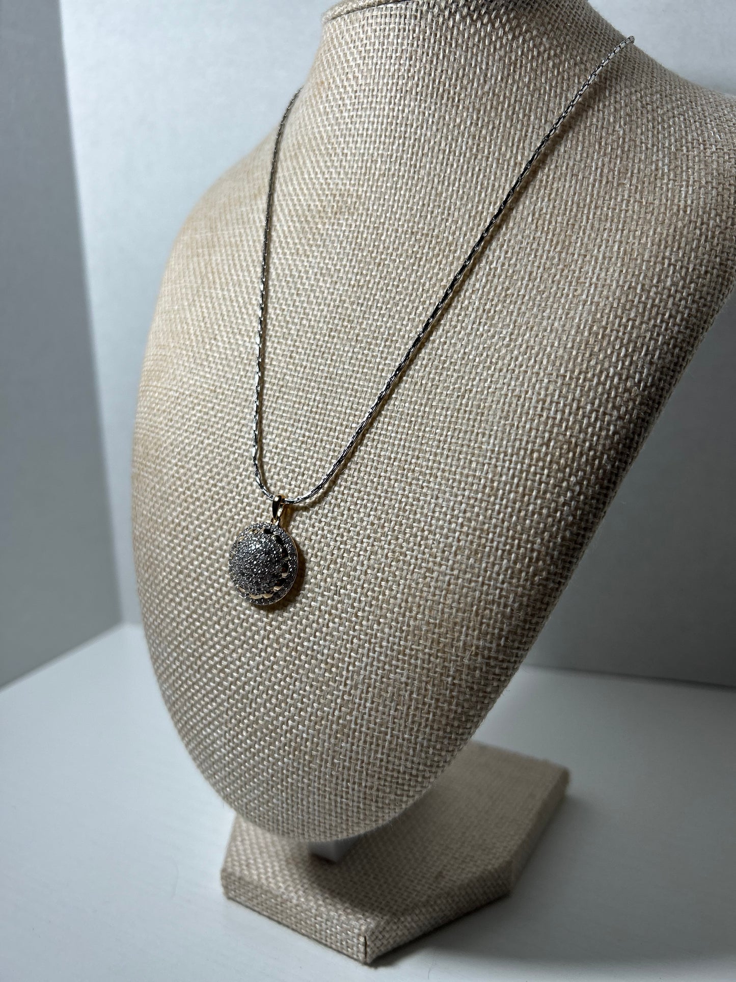 Mandi pendant