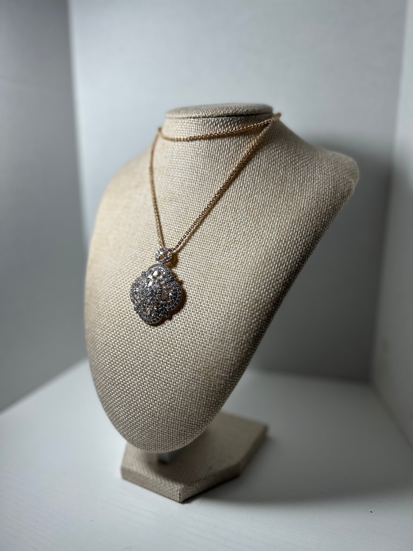 Reyna pendant