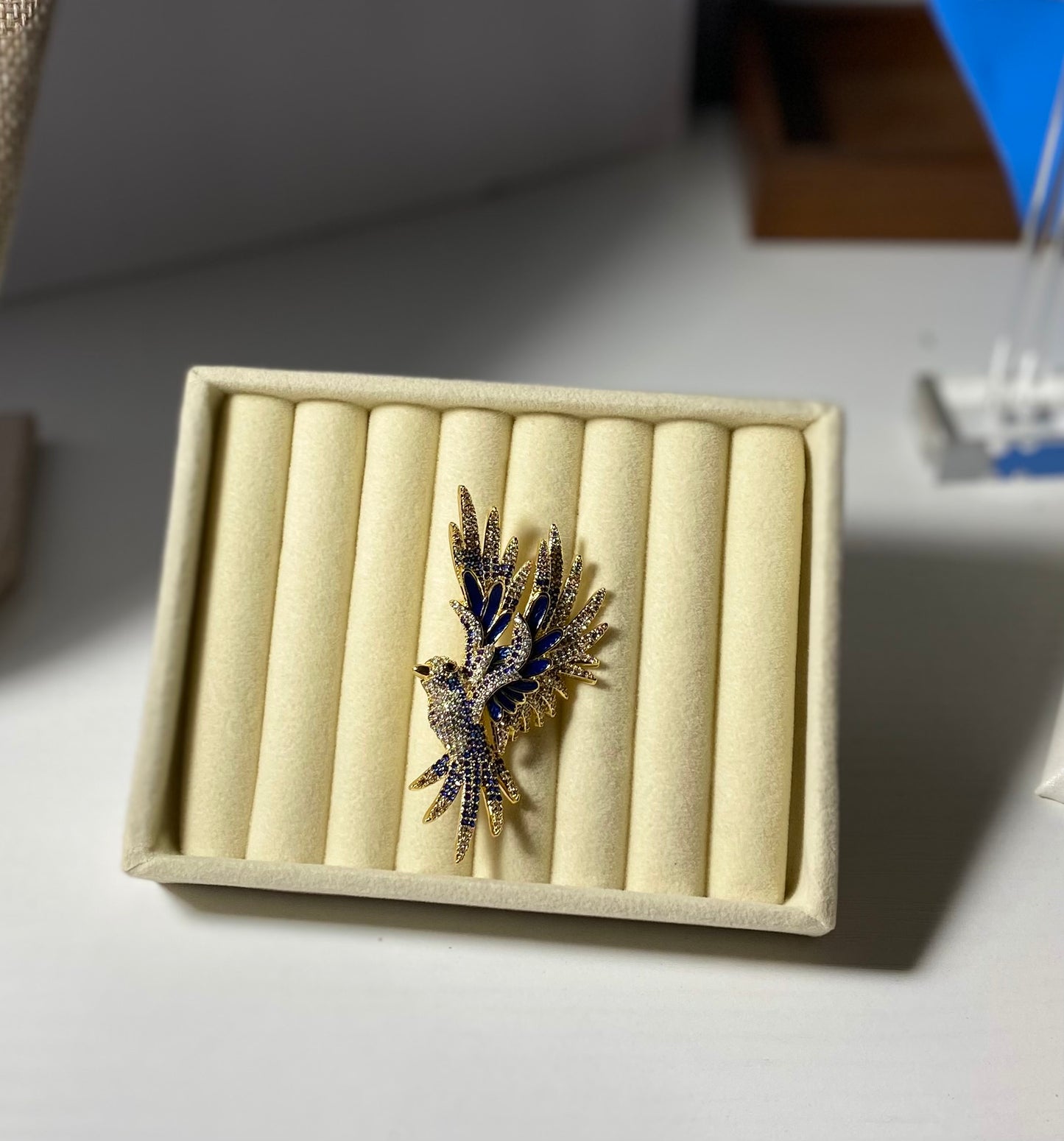 Birdie brooch