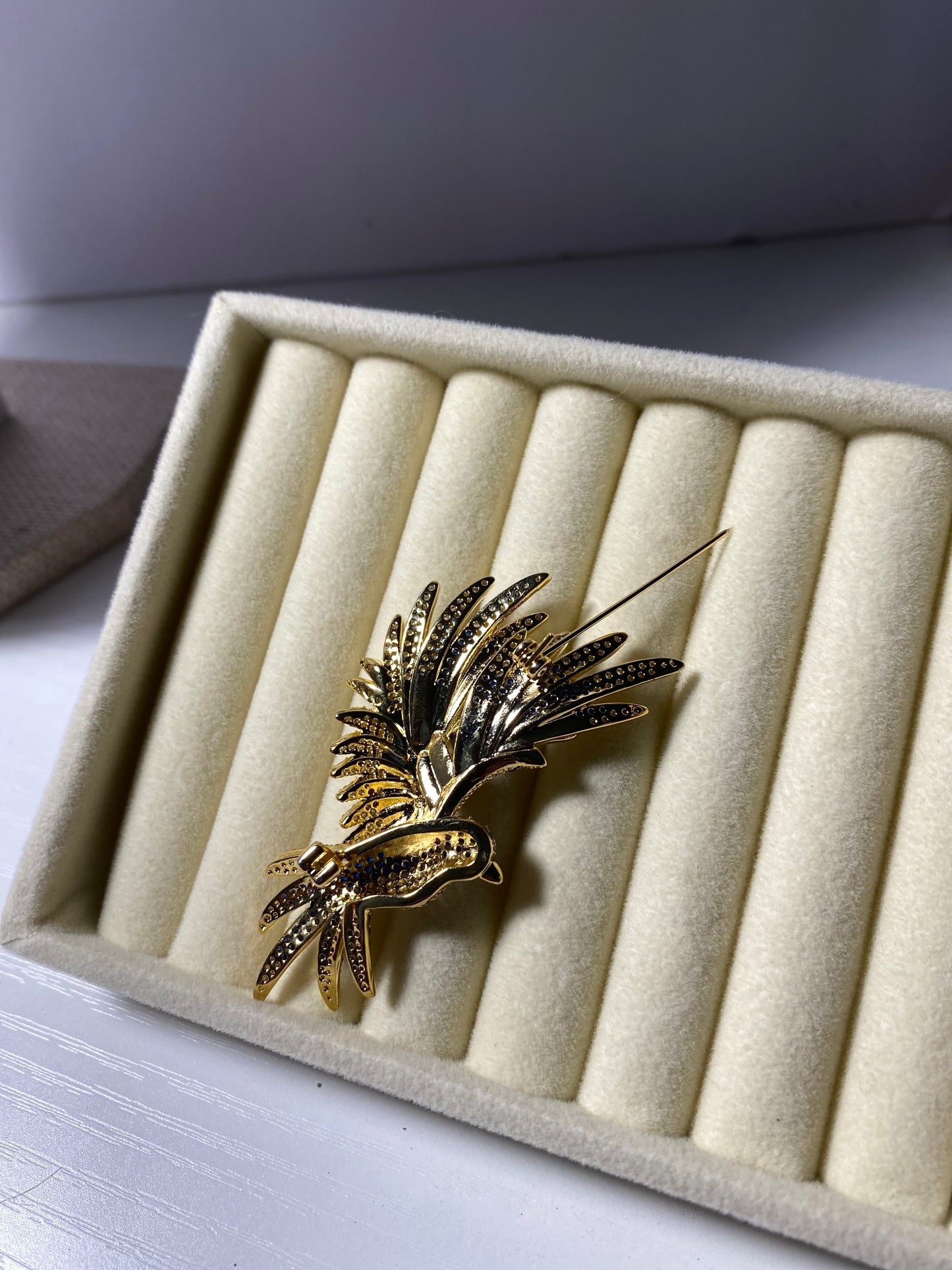 Birdie brooch